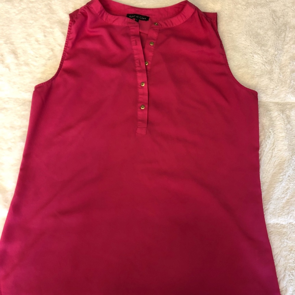 Lightweight sleeveless top, like new!